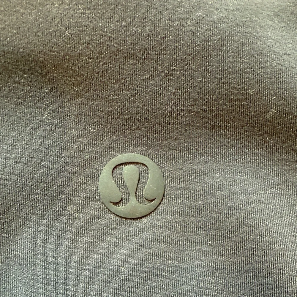 Lululemon Cropped Navy Leggings with Rare Pineapple Detail, EUC, Size 12